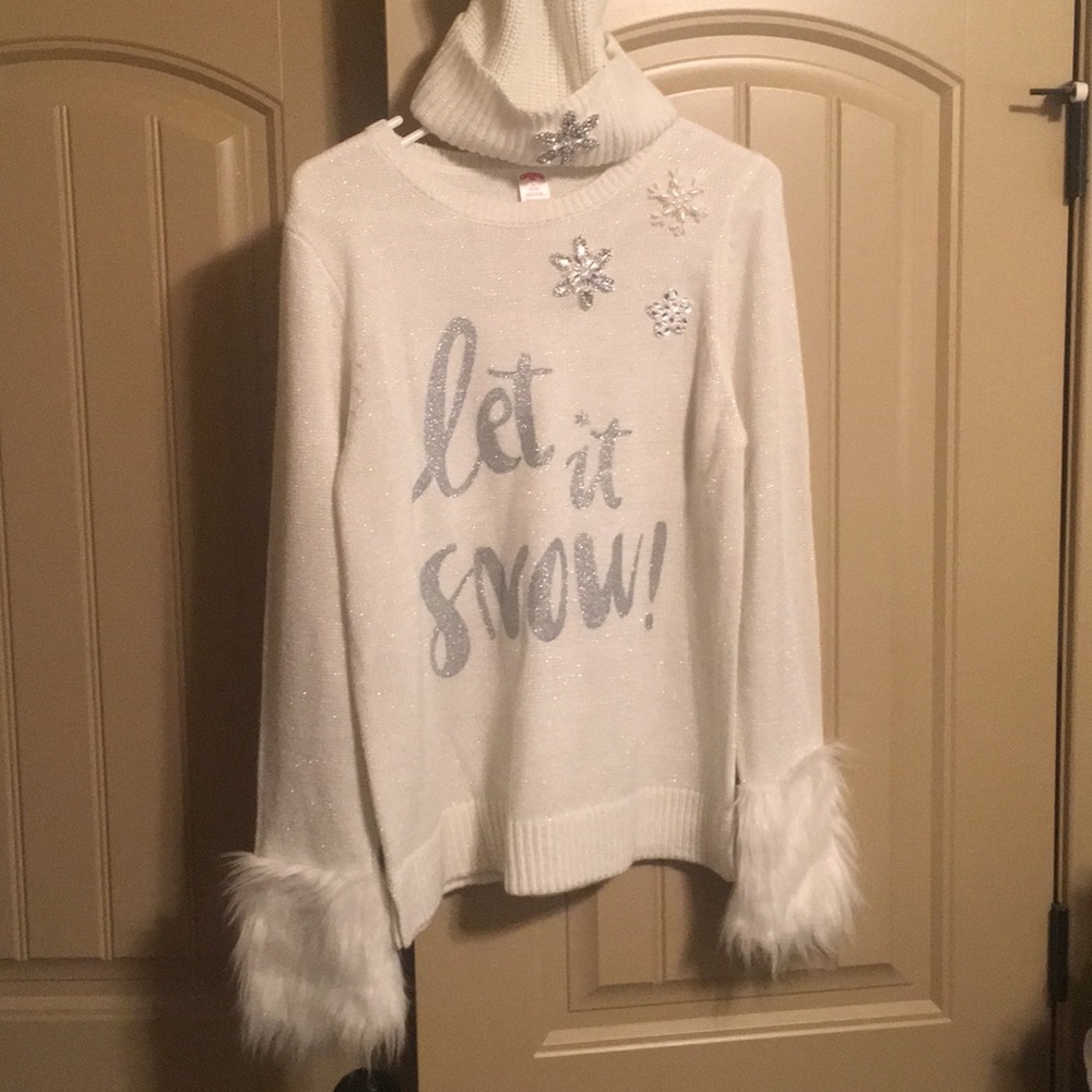 Sweater with beanie